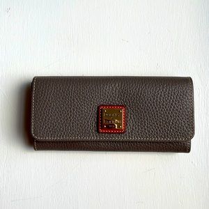 DOONEY & BOURKE Pebble Grain Accordian Clutch Wallet / Taupe